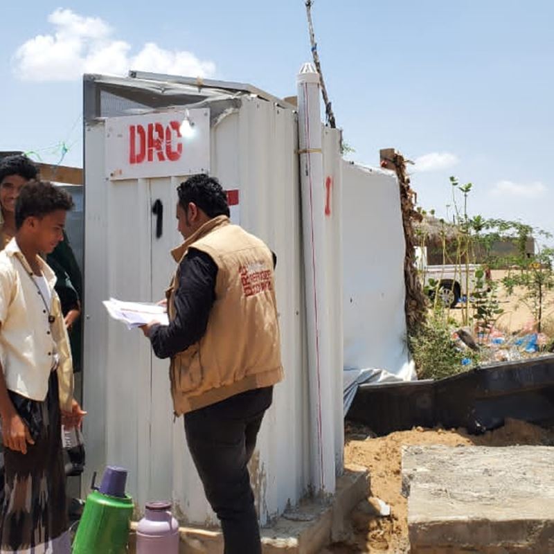 DRC staff confirm with beneficiaries that they have received latrines in Al Merdah camp in Hodeidah governorate. 