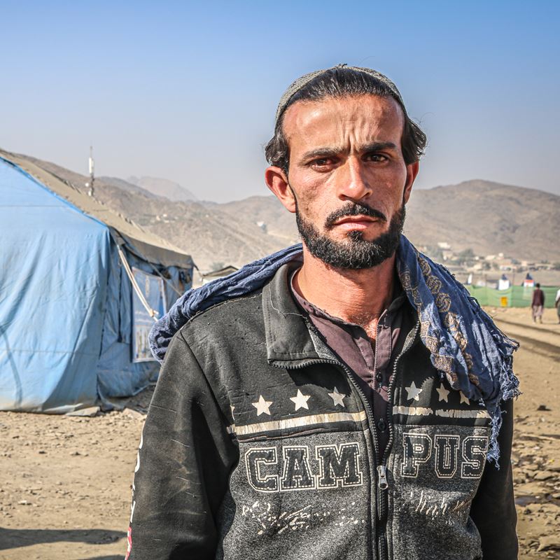 Abdul is currently waiting at the reception center in Torkham in the hopes of finding assistance for his family. Torkham Reception Center, Nangarhar, 27 November 2023. @DRC, Manon Radosta 